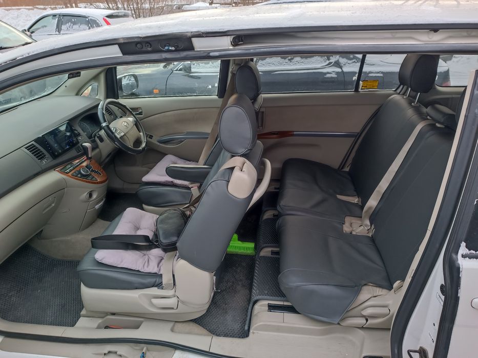 Продам Тойота Исис 1.8