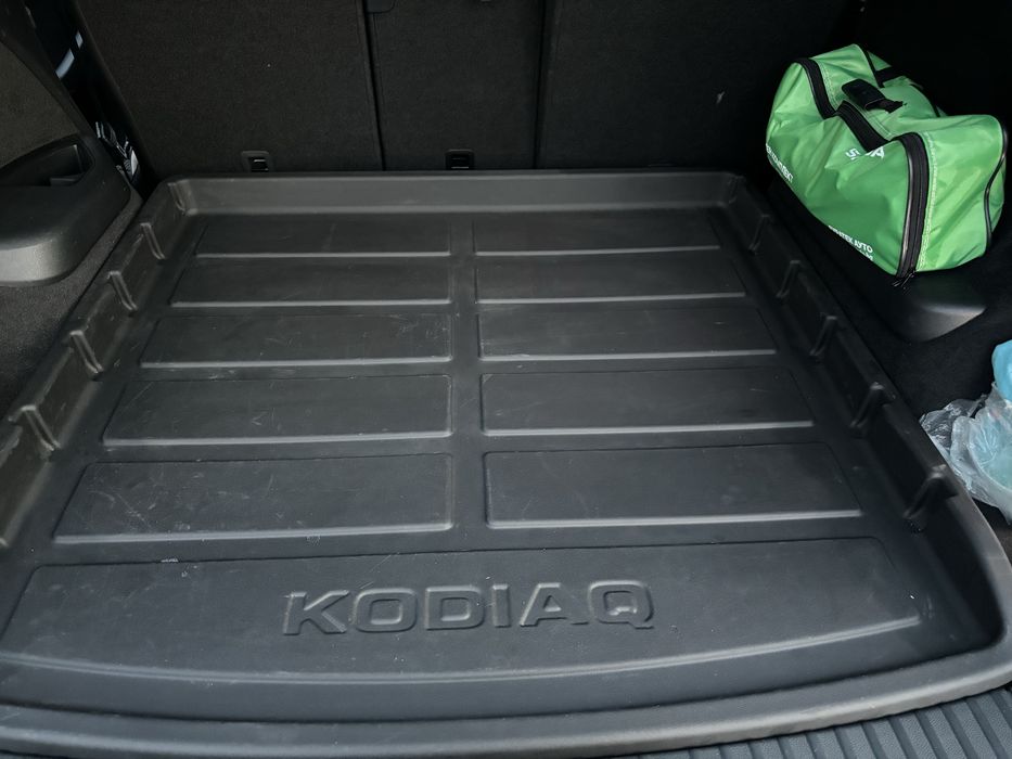 Стелка багажник Kodiaq I 5/7 места VAG PVC