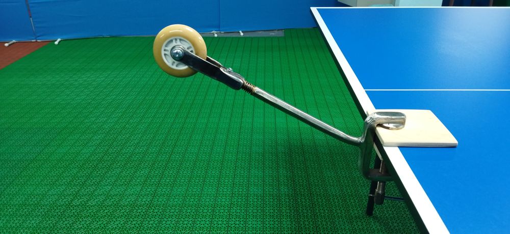 Тренажер для настольного тенниса...