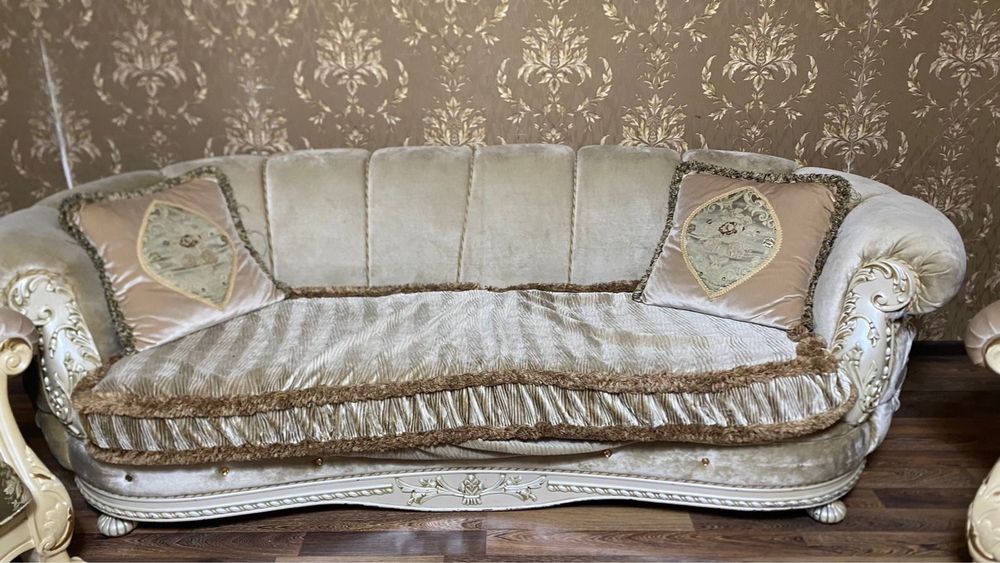 Продам 2 дивана и 2 красло