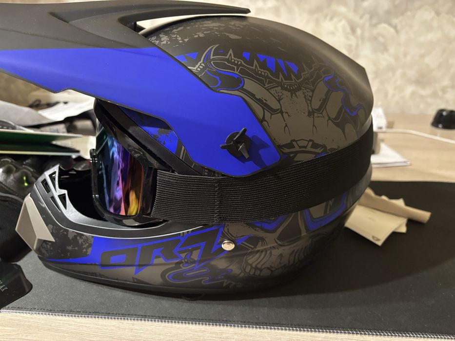 Кроссовый шлем для мото