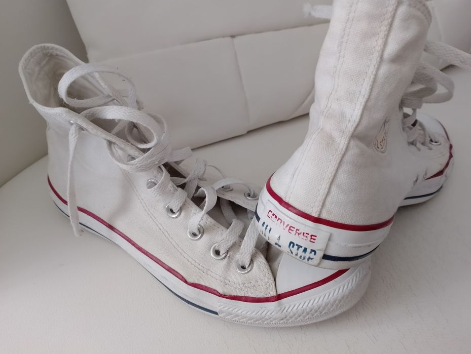 Vând tenesi converse,purtați,urme de purtare,mărimea 39.5, produs orig