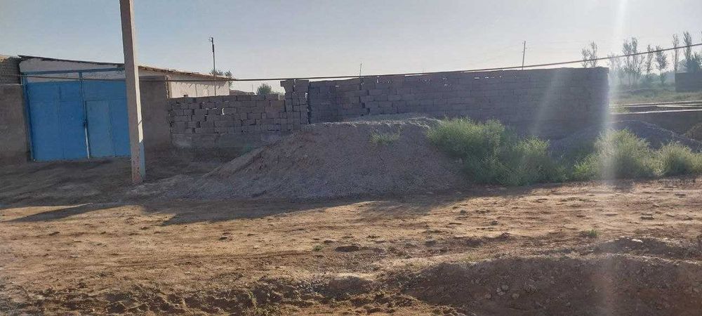 Qarshi Yangibog'da 11 sotixli uy sotiladi