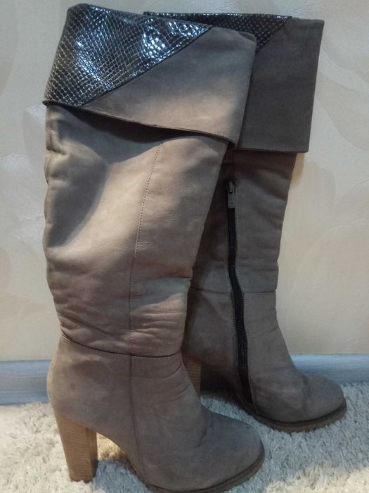 продам весенние  женские сапоги