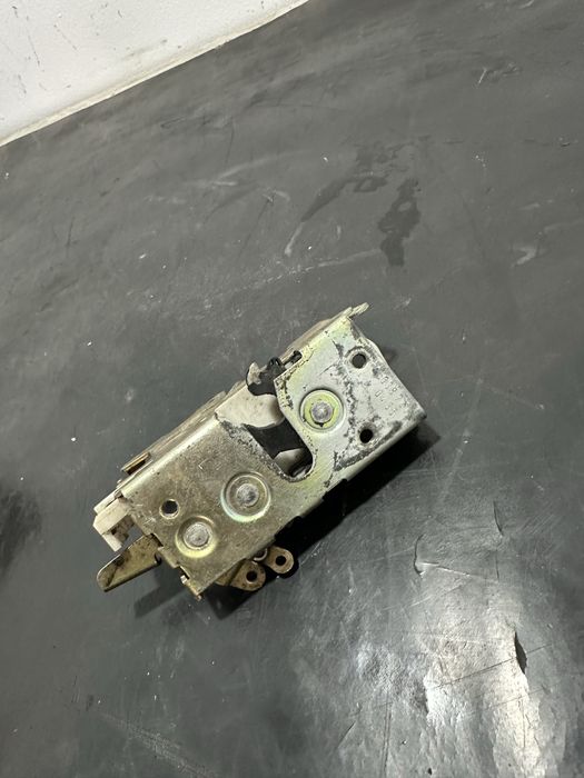 Broasca stanga fata Mercedes Sprinter W906 W938 6387200435 Vito W638