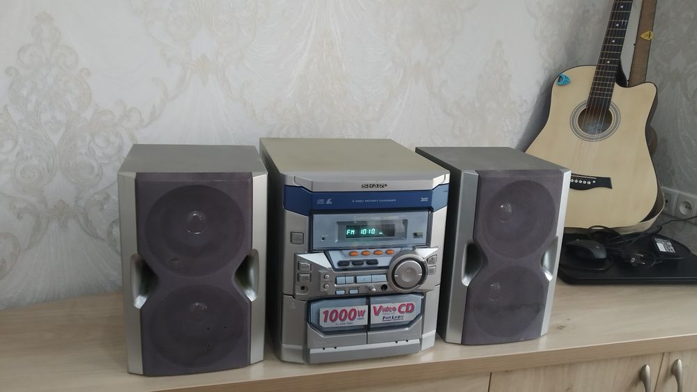 "Музыкальный центр"
 Сотилади 600.000 су́м
Фирма  "Sharp" тоззаси
Кало