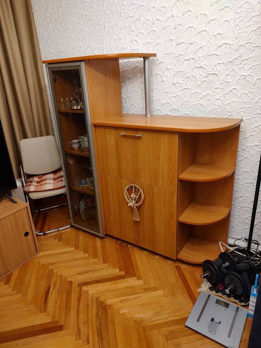 Vitrina cu trei rafturi