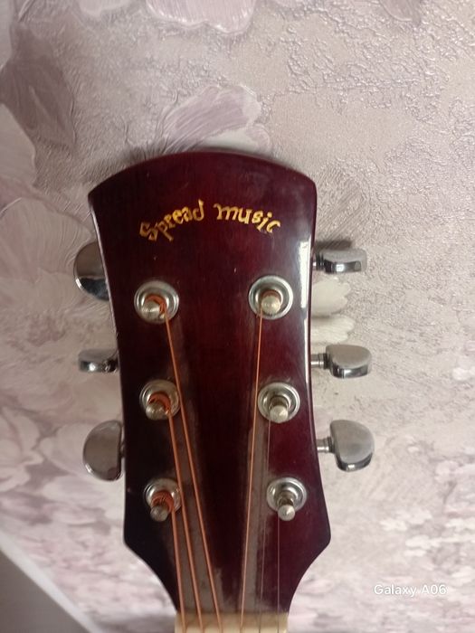 Гитара акустическая