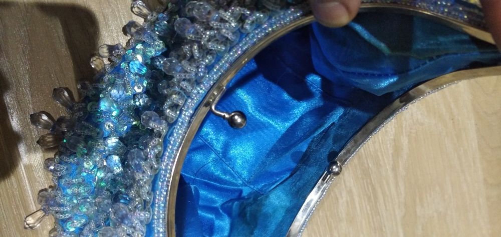 Сумка в ретро стиле с бисером и бусинами