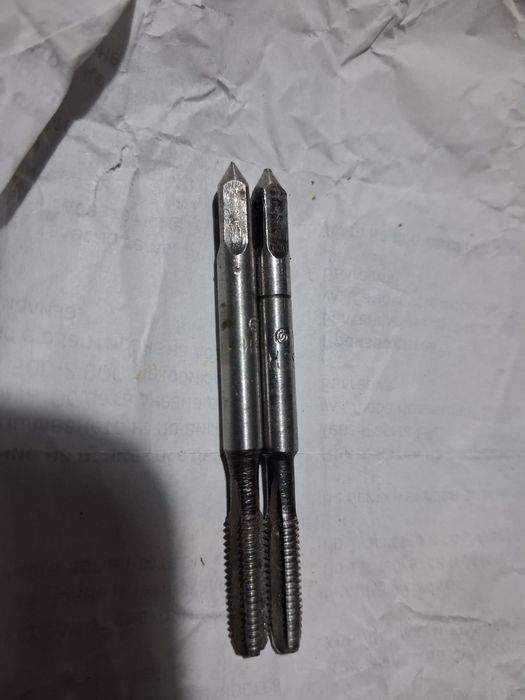 Метчици за ръчно и машинно нарязване на резби.