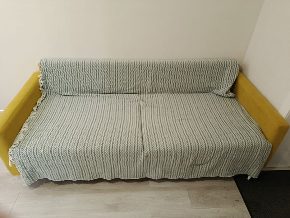 Диван мягкий, цвет горчичный