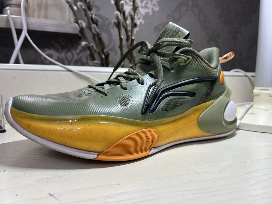 Баскетбольные кроссовки lining