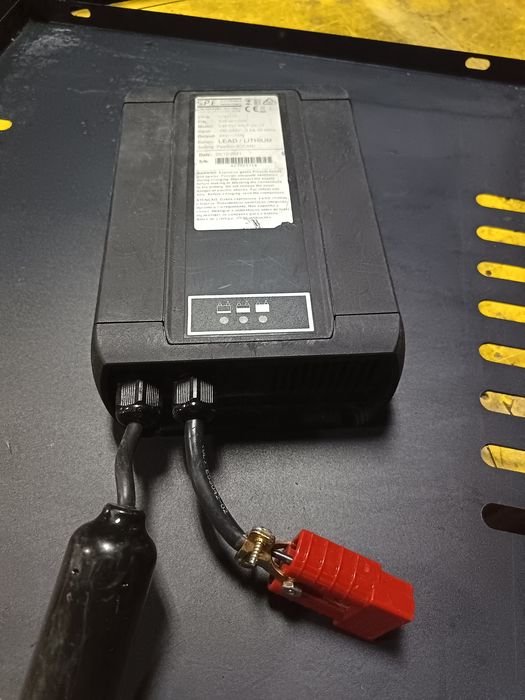 Încărcător profesional S.P.E CBHXRP24 v 13 ah