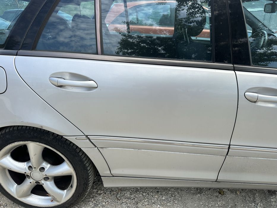 Врати десни за Мерцедес W203 c220 комби!