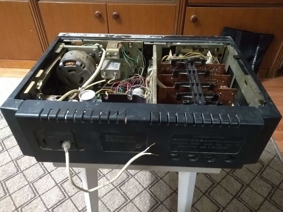 Магнитофон Маяк 233 стерео. Не рабочий.