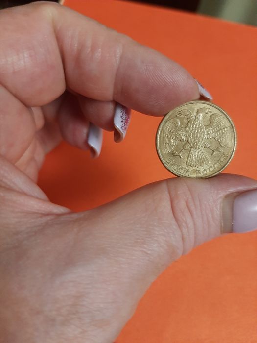 Продам монету номиналом 5руб 1992г