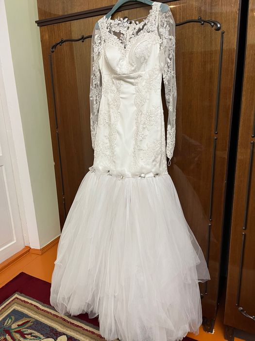 Свадебное платье шикарное с фатой