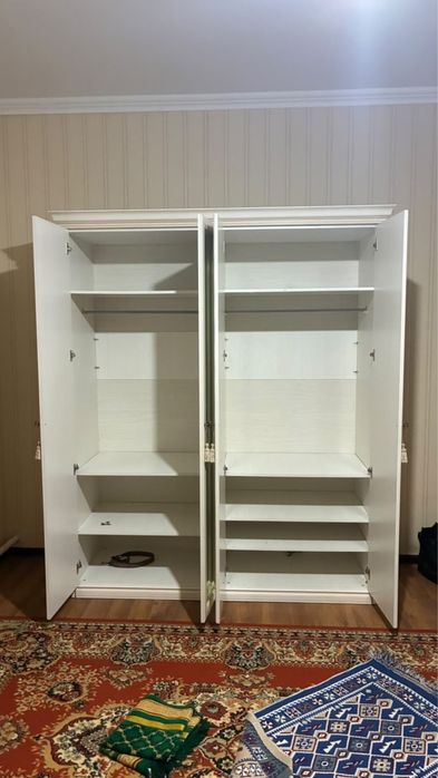 Шкаф спальный с зеркалом