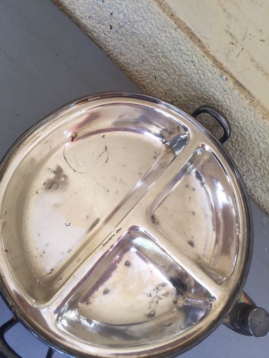 посребрен поднос за сервиране на храна