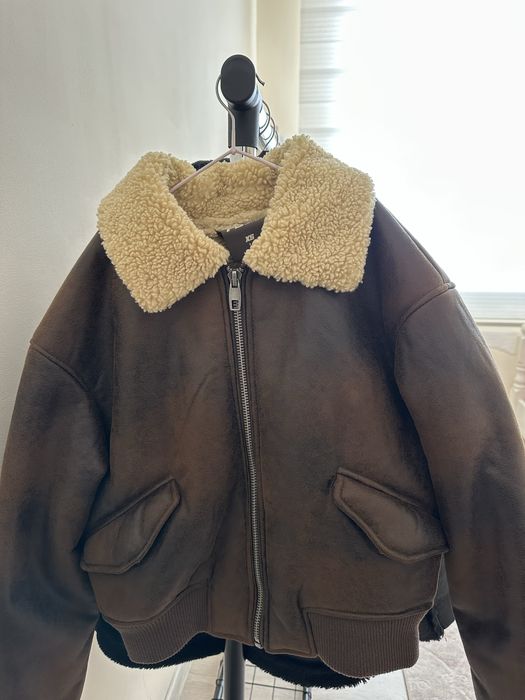 Пухкаво кафяво яке бомбър