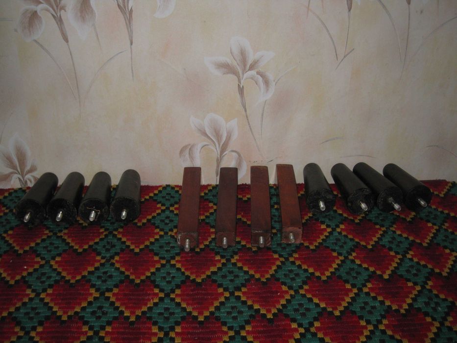 Стари, букови крака за мебели.
Цени 8-10 евро.
Пращам по Еконт.