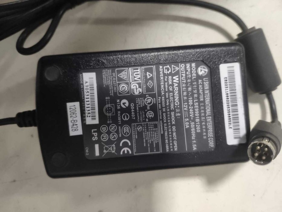 адаптер/захранване 12 V 5A (12 волата 5 ампера)