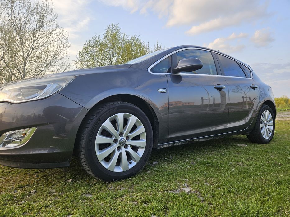 Opel Astra J  4700  euro 88.700 km