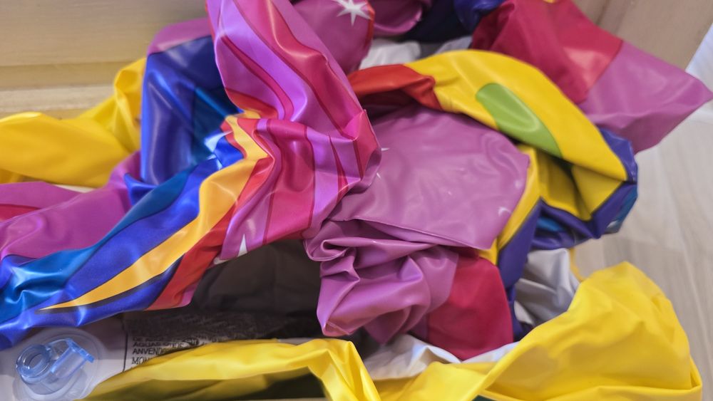 Unicorn Gonflabil Intex Ca Nou – Folosit o singură dată!