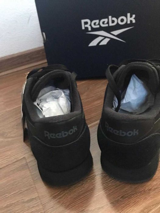 Reebok Sneakersi (Cititi atent descrierea)