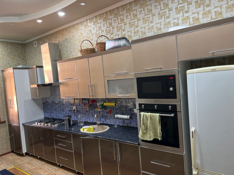 Продается кухонный гарнитур