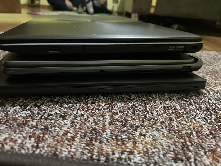 Vand laptopuri bune asus lenovo si race