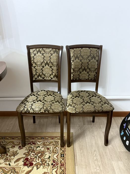 Гостевой стол со стульями