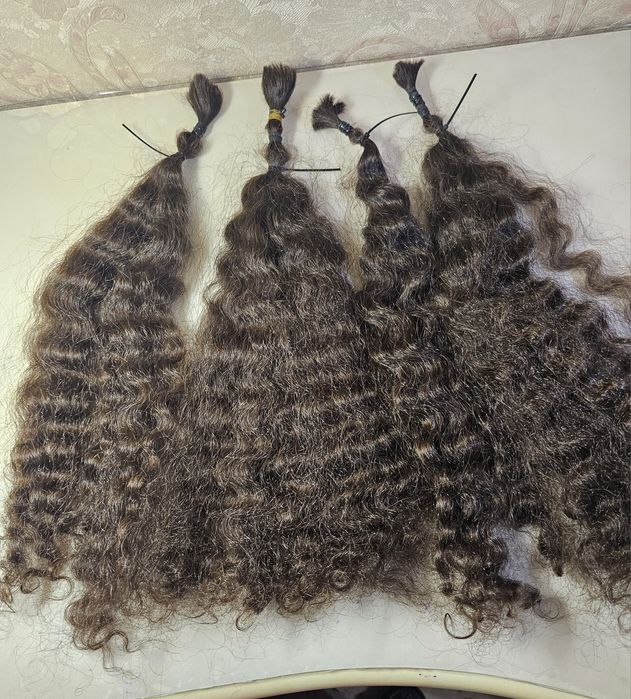 Кудрявые женские волосы