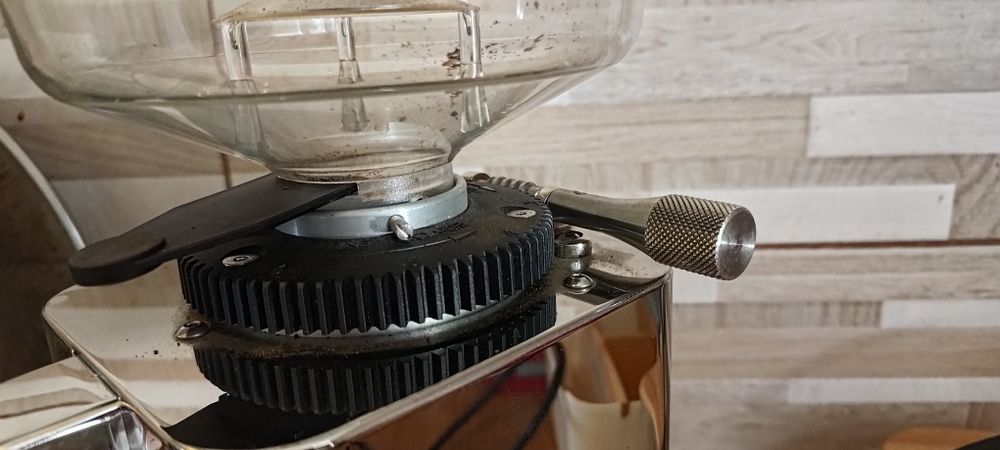 Râșniță cafea ECM S-Manuale, cutite flat burr  64 mm
De vânzare ECM S-Manuale 64, una dintre cele mai puternice râșnițe espresso „grind-o