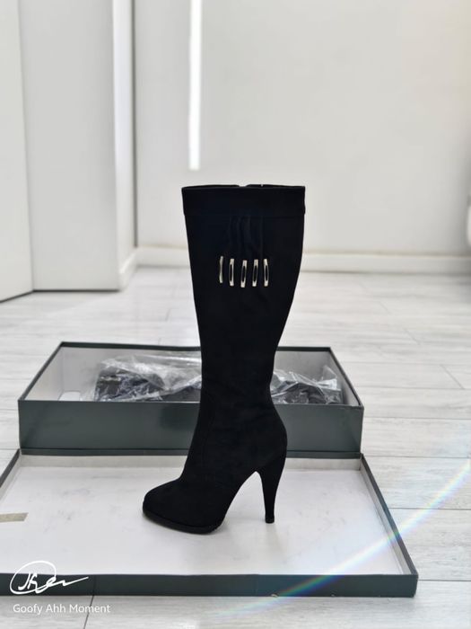 Продаю замшевые сапоги 35размера