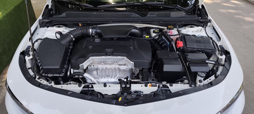 Малибу 2 отмасферный мотор 2.5 в Идеальном состоянии.