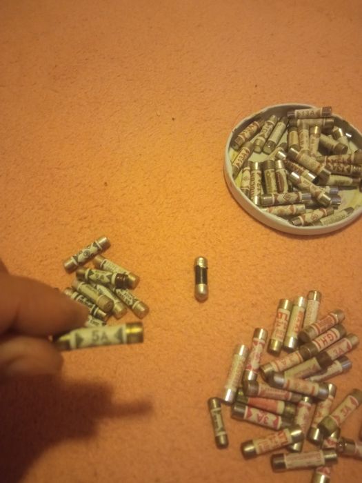 Vand sigurante fuzibile de 13 A,5 A,3 A,Siguranta protectie,am 76bucat