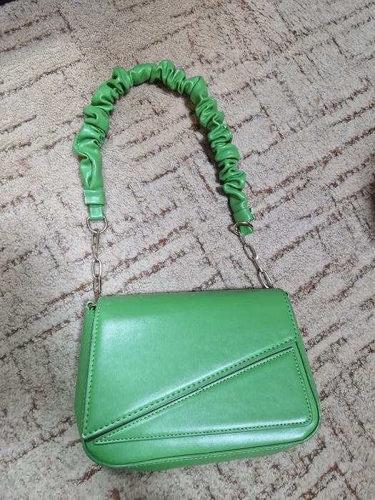 Сумка зелёная на плечо