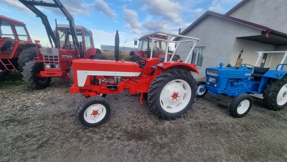 International 423 , ford 2000