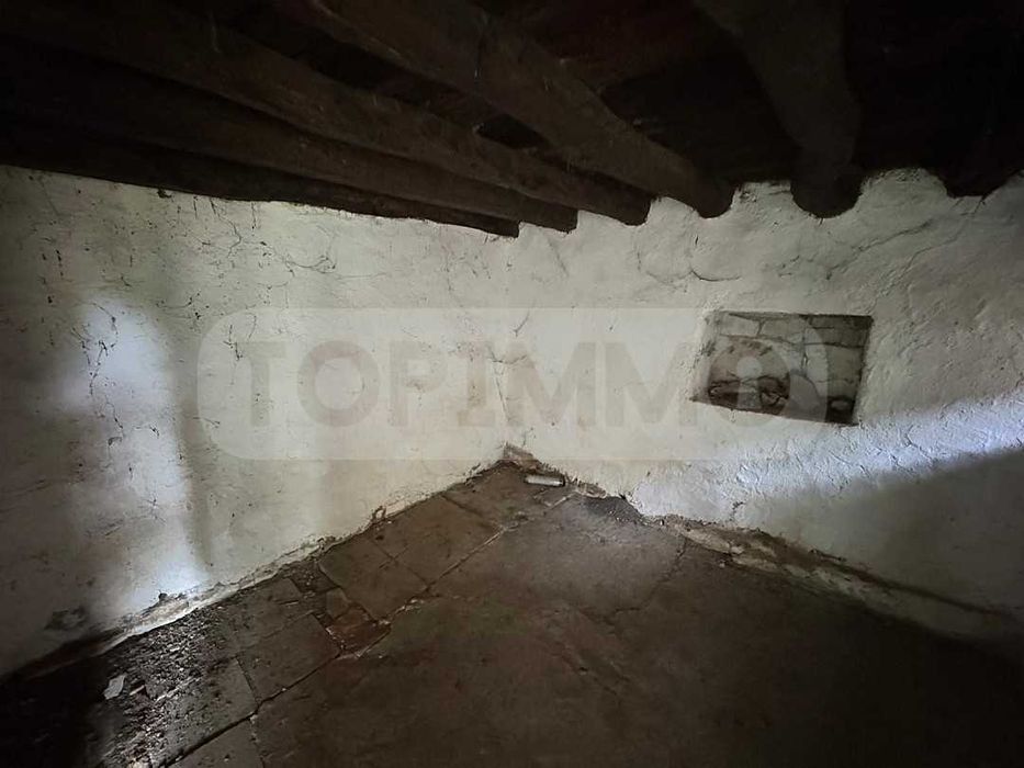 Двуетажна къща в село Копривец