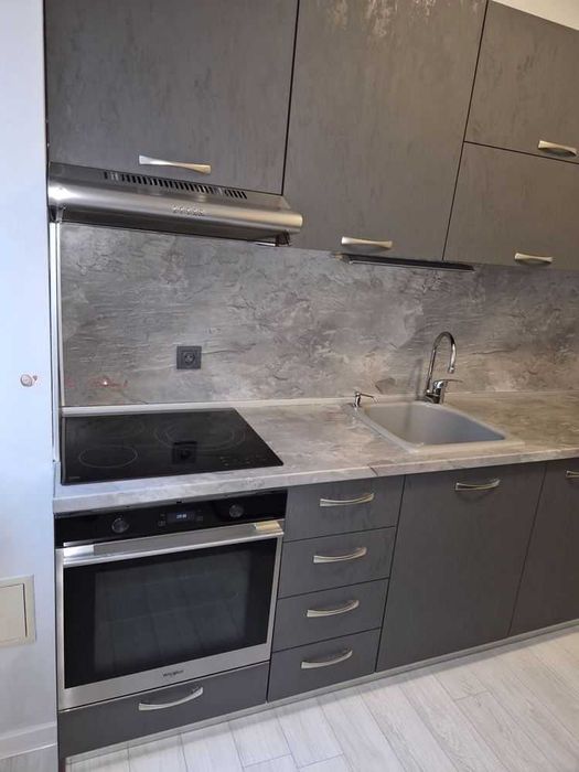 Тристаен апартамент в Кючук Париж