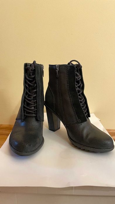 Ghete CLARKS piele naturala intoarsa, femei, marime 38