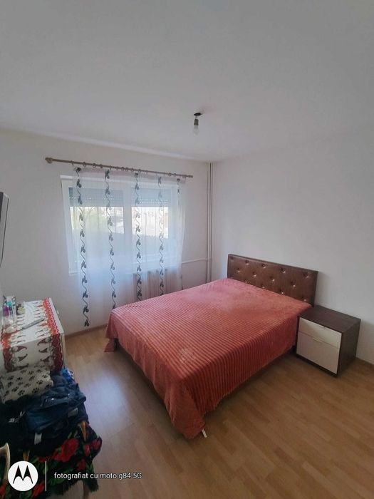 Vând apartament 3 camere