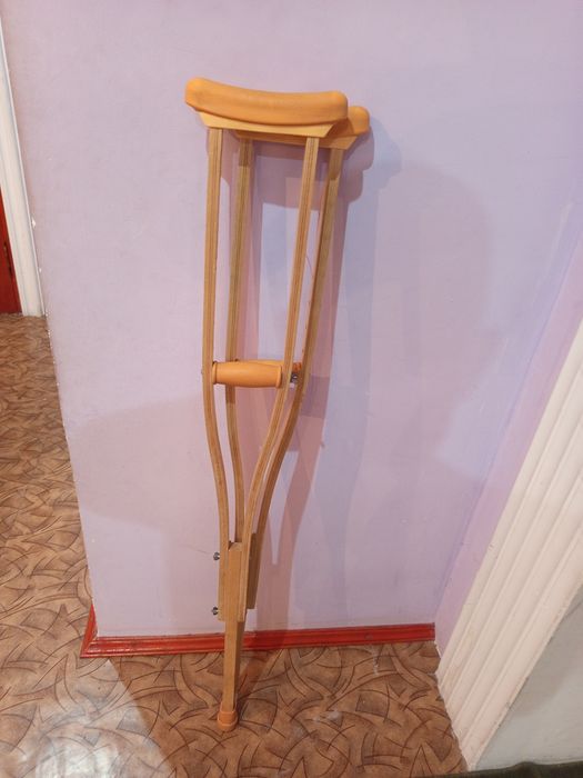 Продам . КОСТЫЛИ .