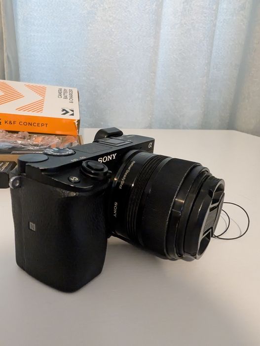 Sony A6300 Body aparat foto obiectiv Sony 35mm f1.8 OSS