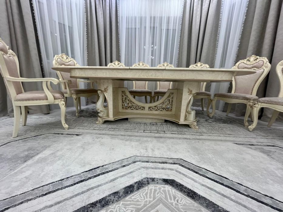 Стол с 8 стульями