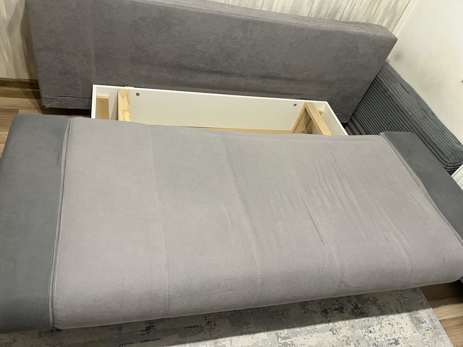 Vand canapea extensibila culoare gri cu lada de depozitare 140/200