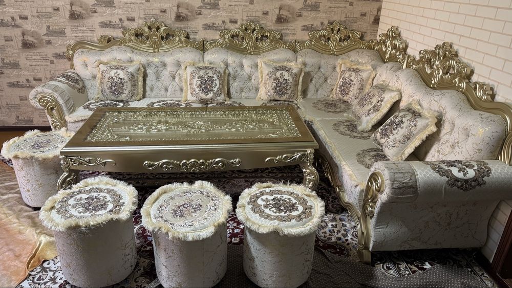 Ugalok divan shohona