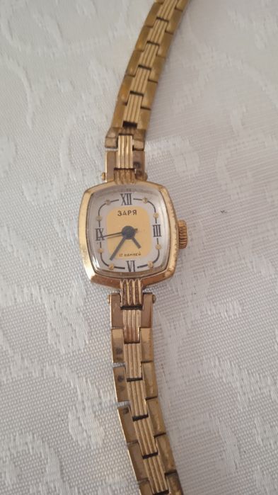 Продам женские часы Заря