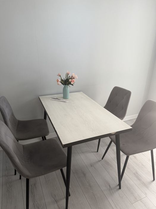 Стол со стульями